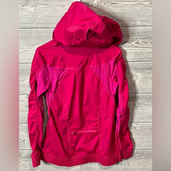 Lululemon Vintage On The Run Barbie Pink Pullover 1/2 Zip With Hood - Picture 4 of 7